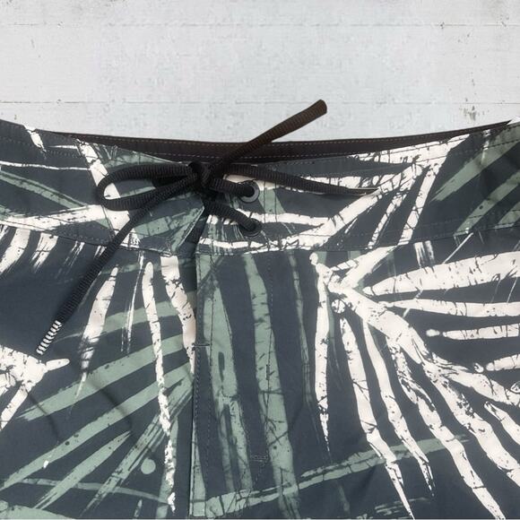 Volcom Men's Manic 2 Boardshort Bamboo 9.5'' Inseam Size 34 Beach Swim Vacation - Picture 2 of 10